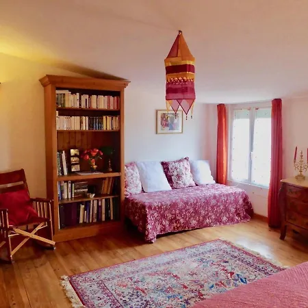 Six Chandelles M'etaient Comptees B&B 3*