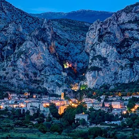 Six Chandelles M'etaient Comptees فندق مبيت وإفطار Puimoisson