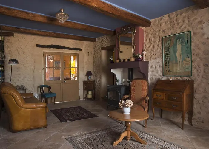 Six Chandelles M'etaient Comptees Bed & Breakfast Puimoisson