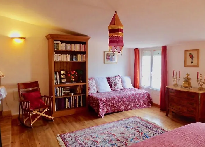 Six Chandelles M'etaient Comptees Bed & Breakfast 3*