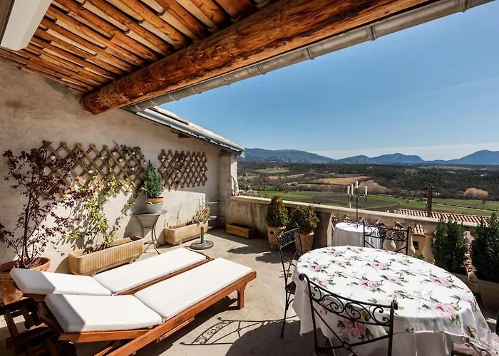 Six Chandelles M'etaient Comptees Bed & Breakfast Puimoisson