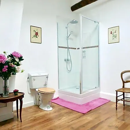 Six Chandelles M'etaient Comptees Bed & Breakfast 3*