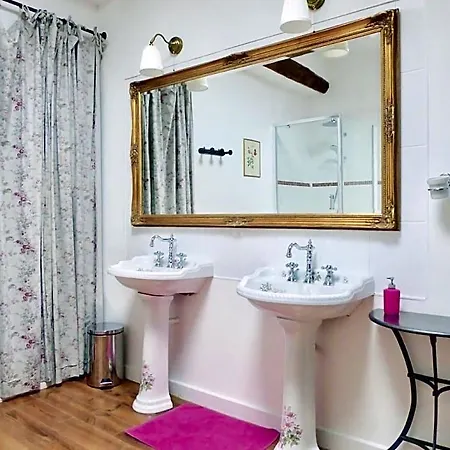 Six Chandelles M'etaient Comptees Bed & Breakfast