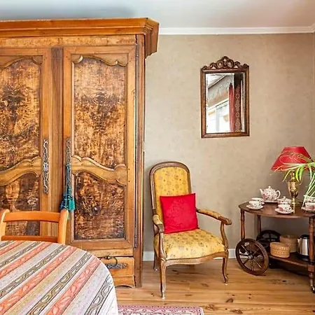 Bed & Breakfast Six Chandelles M'etaient Comptees 3*