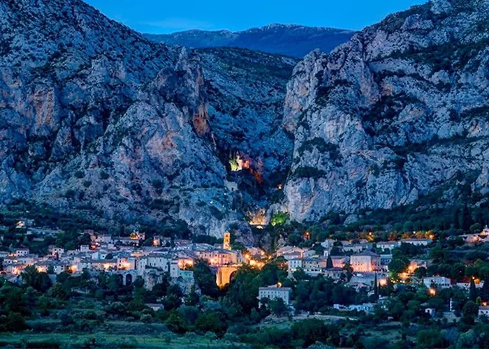 Six Chandelles M'etaient Comptees Nocleg ze śniadaniem Puimoisson