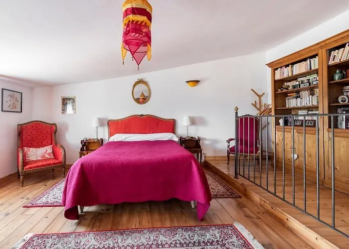 Six Chandelles M'etaient Comptees Nocleg ze śniadaniem